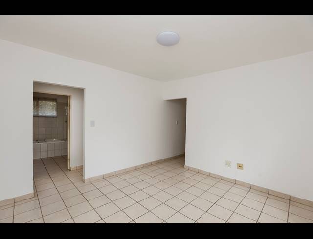 3 BEDROOM TOWNHOUSE FOR SALE IN ESSENWOOD